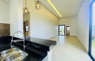 Imagem 3: Casa . Alto Padrão. Piscina, Churrasqueira, 360m² de Áreae2 Vagas na...