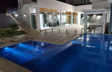 Imagem: A casa em condomínio possui 5 Dormitórios, 5 Banheiros, 5