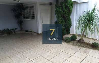 Imagem: A casa possui 3 Dormitórios, 3 Banheiros, 2 Vagas na garagem