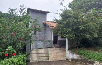 Imagem: A casa possui 2 Dormitórios, 2 Banheiros, 1 Vaga na garagem