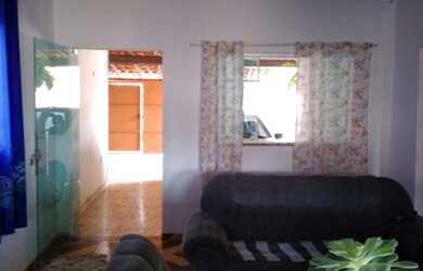 Imagem: A casa possui 3 Dormitórios, 1 Banheiro, 4 Vagas na garagem