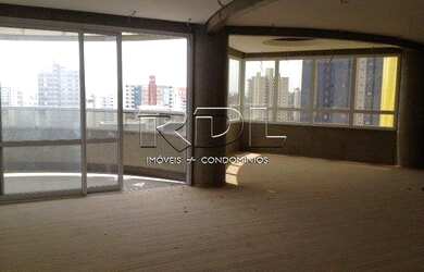 Imagem: O apartamento possui 4 Dormitórios, 1 Banheiro, 4 Vagas na