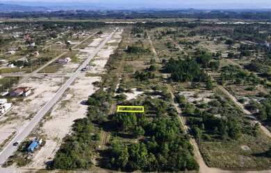 Imagem: O terreno possui 300m² de Área e está localizado em Balneário