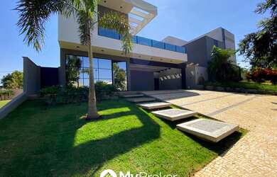 Imagem: A casa em condomínio possui 4 Dormitórios, 5 Banheiros, 4