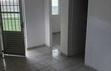 Imagem: A casa possui 2 Dormitórios, 1 Banheiro e está localizado