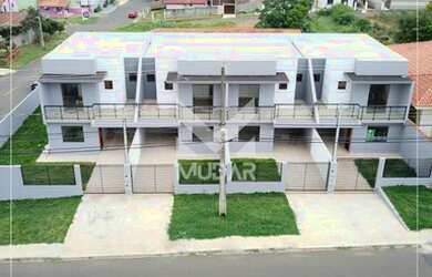 Imagem: A casa possui 3 Dormitórios, 3 Banheiros, 2 Vagas na garagem