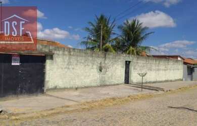 Imagem: A casa possui 3 Dormitórios, 2 Banheiros, 5 Vagas na garagem