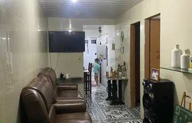 Imagem: A casa possui 2 Dormitórios e está localizado em Varadouro