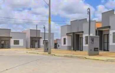 Imagem: A casa em condomínio possui 2 Dormitórios, 1 Banheiro, 2 Vagas