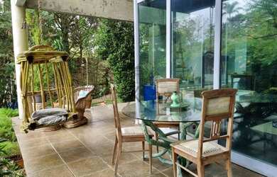 Imagem: A casa em condomínio possui 4 Dormitórios, 5 Banheiros, 2