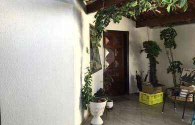 Imagem: A casa em condomínio possui 4 Dormitórios, 5 Banheiros, 4