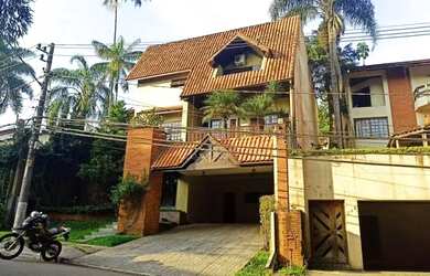 Imagem: A casa em condomínio possui 4 Dormitórios, 5 Banheiros, 4