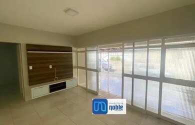 Imagem: A casa possui 3 Dormitórios, 1 Banheiro, 3 Vagas na garagem