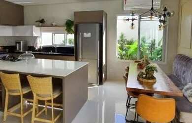 Imagem: A casa possui 3 Dormitórios, 3 Banheiros, 3 Vagas na garagem