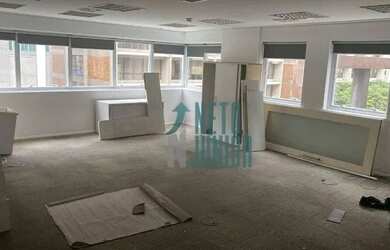 Imagem: O depósito possui 2 Vagas na garagem, 58m² de Área e está