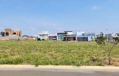 Imagem: O terreno possui 300m² de Área e está localizado em Centro