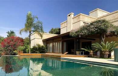 Imagem: A casa em condomínio possui 5 Dormitórios, 2 Banheiros, 5