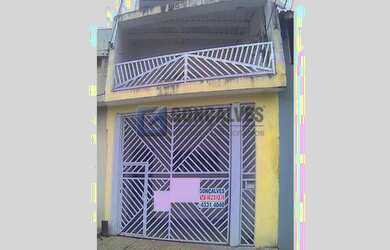 Imagem: A casa possui 3 Dormitórios, 3 Banheiros, 2 Vagas na garagem