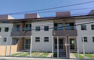 Imagem: A casa possui 2 Dormitórios, 3 Banheiros, 1 Vaga na garagem