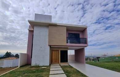 Imagem: A casa em condomínio possui 3 Dormitórios, 3 Banheiros, 2