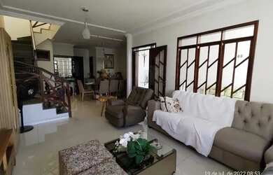 Imagem: A casa possui 3 Dormitórios, 2 Banheiros, 1 Vaga na garagem