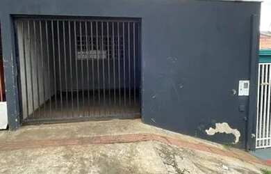 Imagem: A casa possui 2 Dormitórios, 3 Banheiros, 1 Vaga na garagem