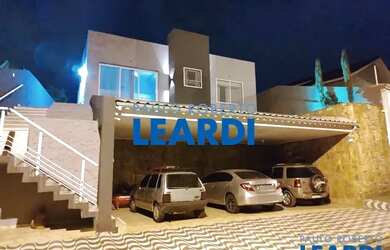 Imagem: A casa em condomínio possui 3 Dormitórios, 2 Banheiros, 4