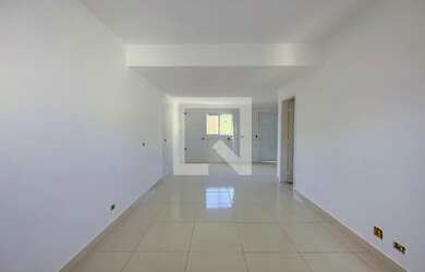 Imagem: A casa possui 2 Dormitórios, 3 Banheiros, 1 Vaga na garagem