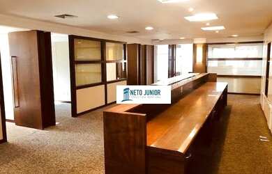 Imagem: O depósito possui 2 Vagas na garagem, 219m² de Área e está