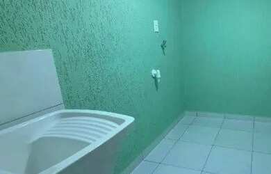 Imagem: A casa possui 2 Dormitórios, 1 Banheiro, 2 Vagas na garagem