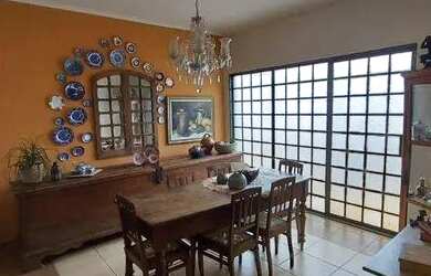 Imagem: A casa possui 3 Dormitórios, 4 Banheiros, 4 Vagas na garagem