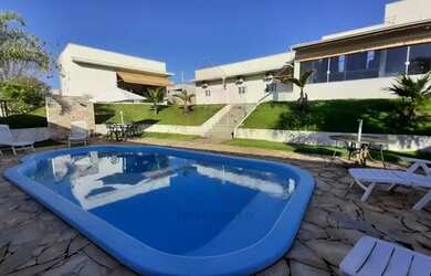 Imagem: A casa em condomínio possui 4 Dormitórios, 5 Banheiros, 5