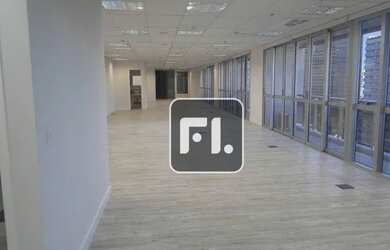 Imagem: O depósito possui 4 Vagas na garagem e 168m² de Área e está