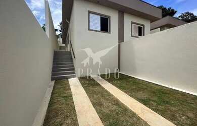 Imagem: A casa possui 2 Dormitórios, 2 Banheiros, 2 Vagas na garagem