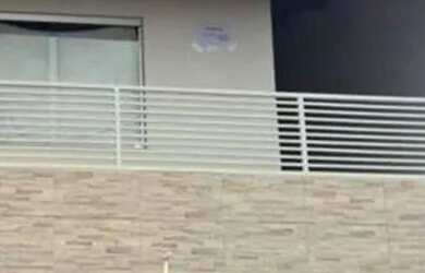 Imagem: A casa possui 2 Dormitórios e 1 Banheiro e está localizado