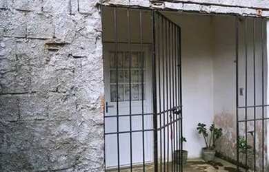 Imagem: A casa possui 2 Dormitórios, 2 Banheiros, 1 Vaga na garagem