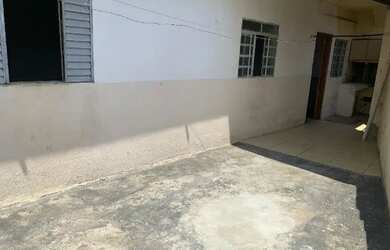 Imagem: A casa possui 1 Dormitório, 1 Banheiro e 80m² de Área e está