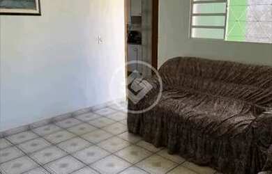 Imagem: A casa possui 3 Dormitórios, 2 Banheiros, 3 Vagas na garagem