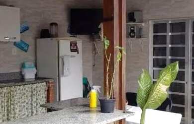 Imagem: A casa possui 2 Dormitórios, 1 Banheiro, 1 Vaga na garagem