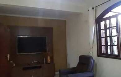 Imagem: A casa possui 3 Dormitórios, 1 Banheiro, 1 Vaga na garagem