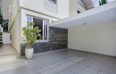 Imagem: A casa possui 3 Dormitórios, 5 Banheiros, 2 Vagas na garagem