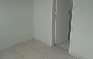 Imagem: O apartamento possui 3 Dormitórios, 1 Banheiro, 1 Vaga na garagem