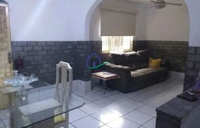 Imagem: A casa possui 4 Dormitórios, 1 Banheiro, 160m² de Área e