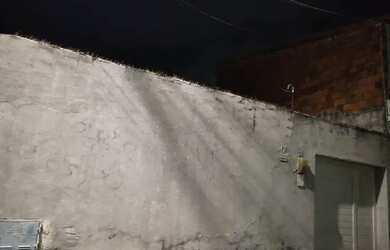 Imagem: A casa possui 3 Dormitórios, 1 Banheiro, 1 Vaga na garagem