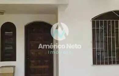 Imagem: A casa possui 3 Dormitórios, 2 Banheiros, 3 Vagas na garagem