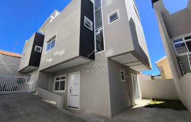 Imagem: A casa possui 3 Dormitórios, 2 Banheiros, 2 Vagas na garagem