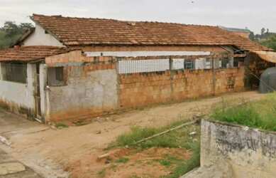 Imagem: A casa possui 2 Dormitórios, 1 Banheiro, 150m² de Área e