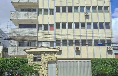 Imagem: O apartamento possui 5 Dormitórios, 3 Banheiros, 2 Vagas na