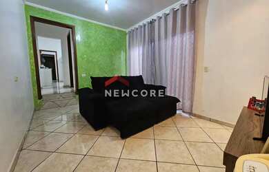 Imagem: A casa possui 2 Dormitórios, 2 Banheiros, 2 Vagas na garagem