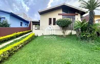 Imagem: A casa possui 4 Dormitórios, 3 Banheiros, 183m² de Área e